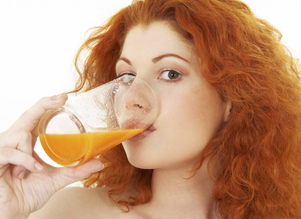 drinking-carrot-juice_4a58391d252a713b3882c971e8538170