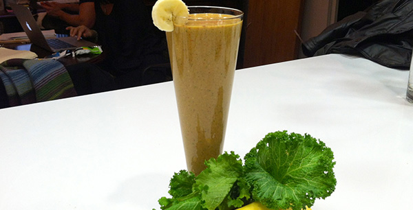 Goji Cinnamon Almond Butter Smoothie