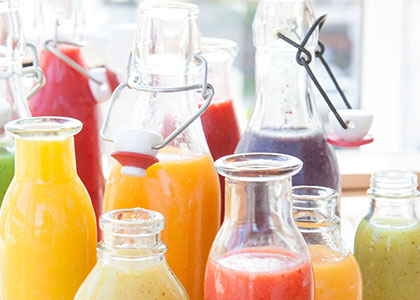 Storing juice in glass jars or stainless steel containers